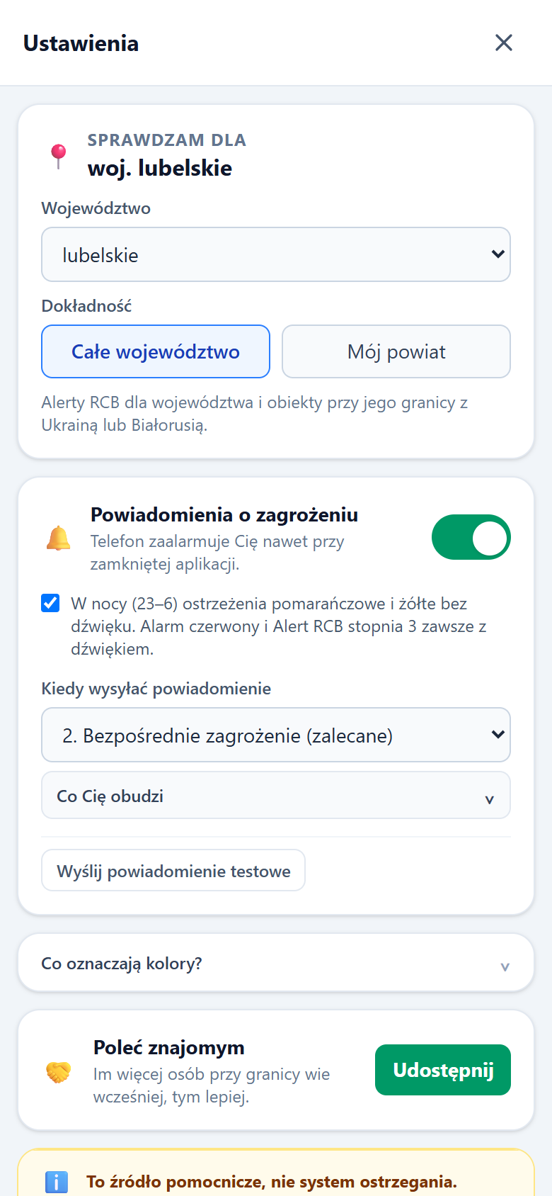Panel ustawień: wybór województwa albo powiatu bez GPS, powiadomienia z czułością i legenda kolorów